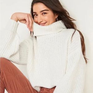 White Old Navy Turtleneck Sweater, Size S